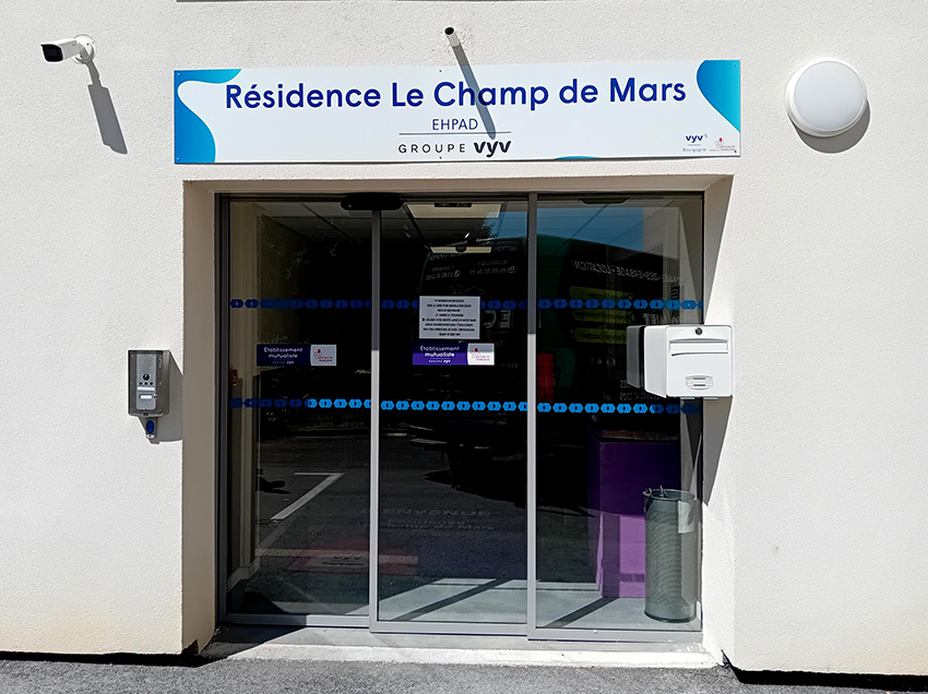 Enseigne extérieure lumineuse signalétique commerce